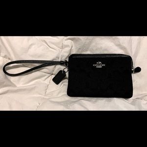 Coach Outline Signature CRN ZIP SV/Black/Black Wristlet Purse F54627